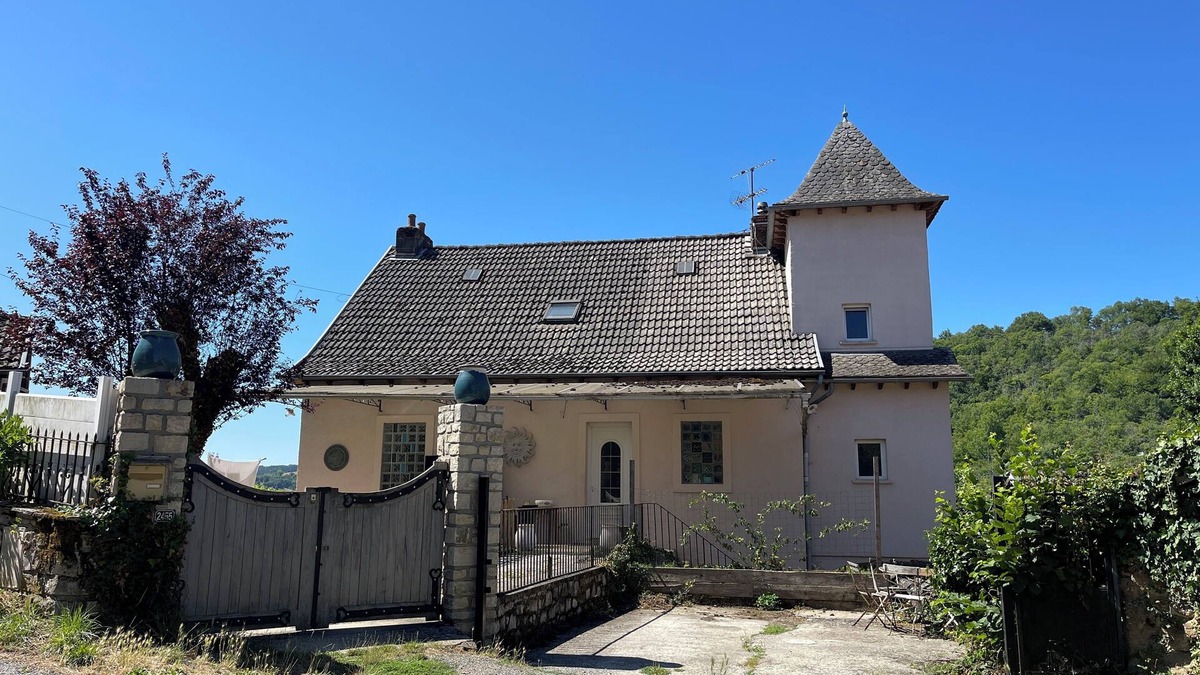 Cransac House | Large house with swimming pool, petanque court and beautiful views
