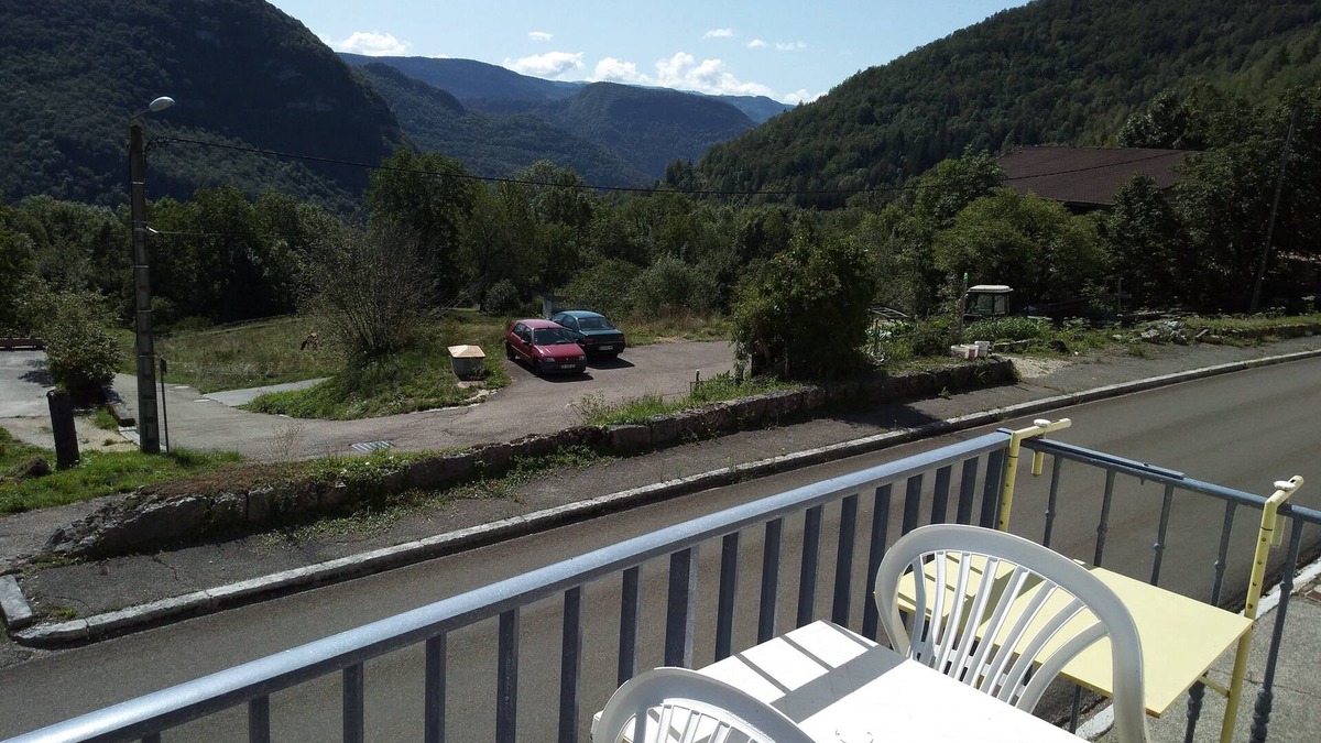 Saint-Claude House | Large independent apartment