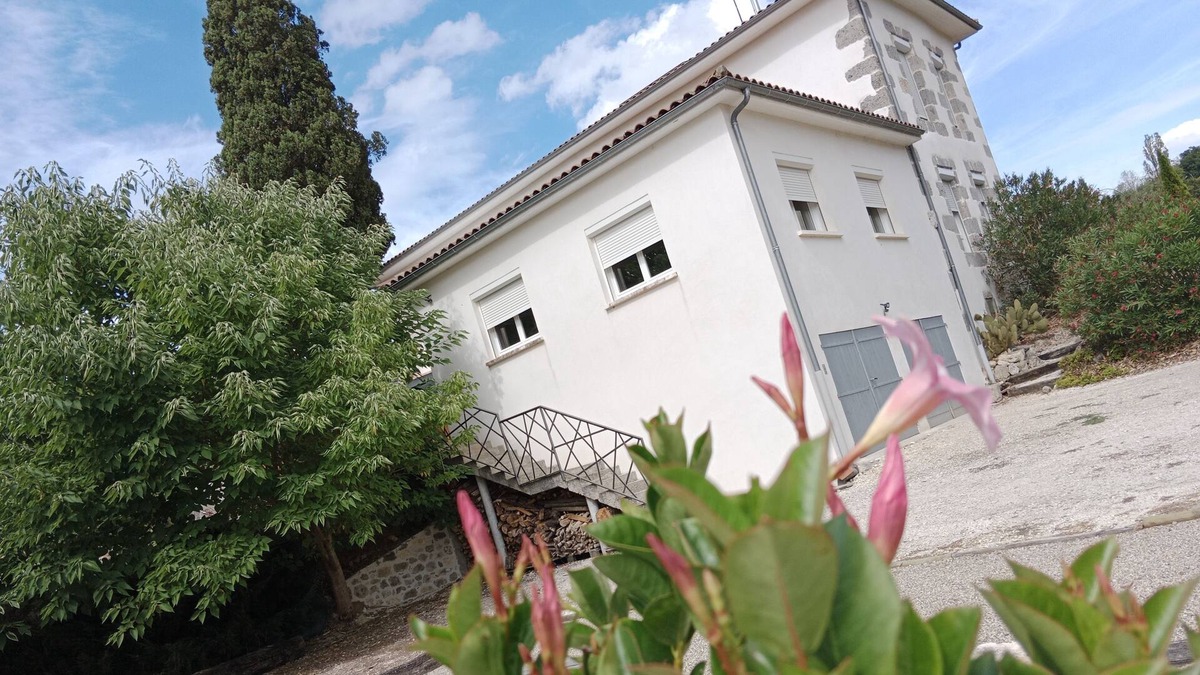 Nerac Cottage | Large ideal house for families and/or telecommuting. Heated cottage.