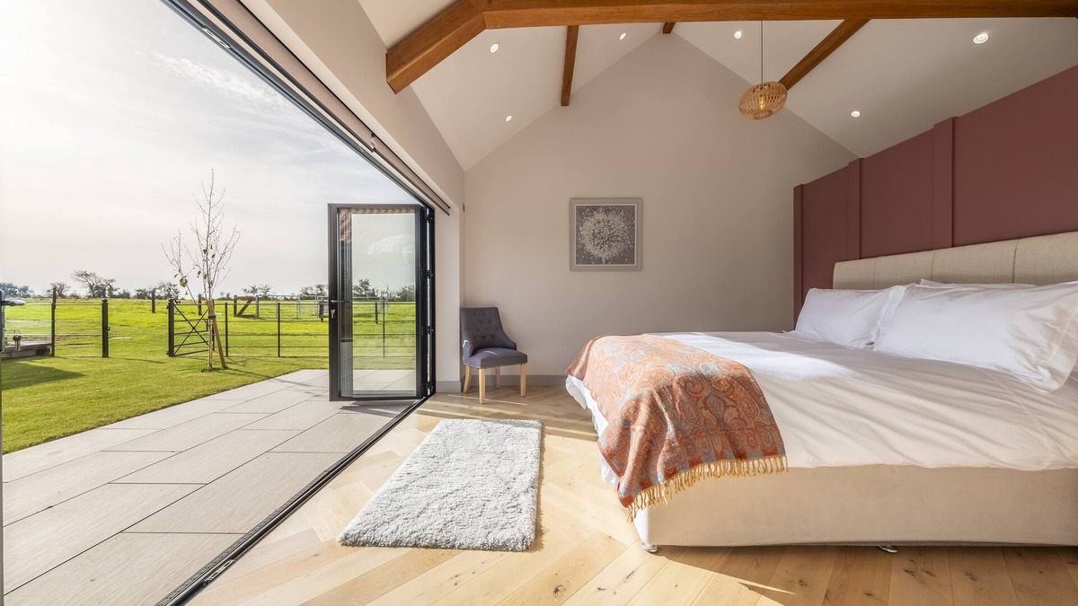 Ipswich Apartment | Large immaculate conversion - The Milking Parlour