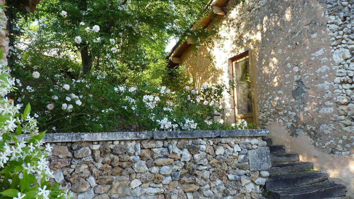 Manzac-sur-Vern Apartment | Large independent studio. Superb peaceful setting, stunning views.