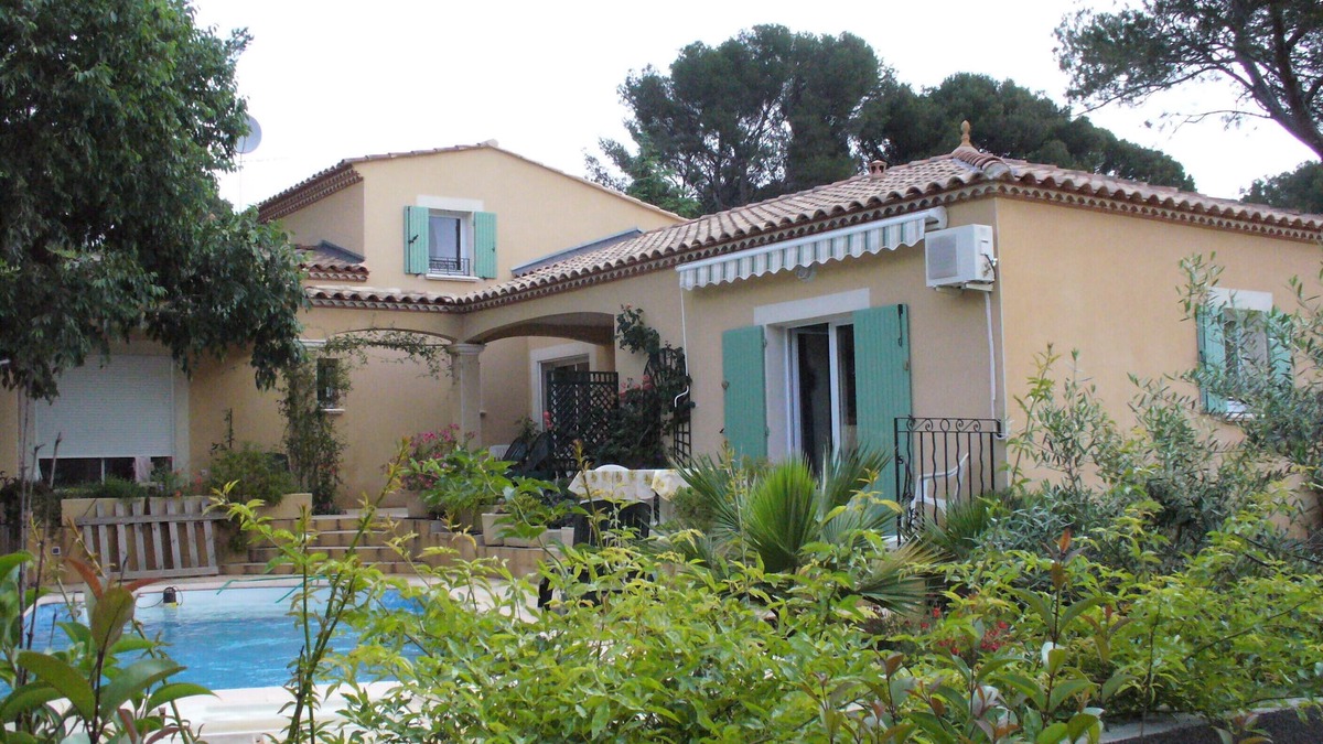 Nimes City Centre Villa | Large Independent Studio, Quiet, in Nîmes, terrace and pool, Greenery setting