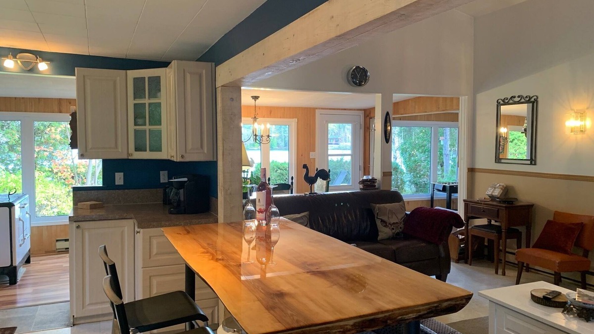Saint-Honore Ski Chalet | Large, intimate cottage on Lac Docteur