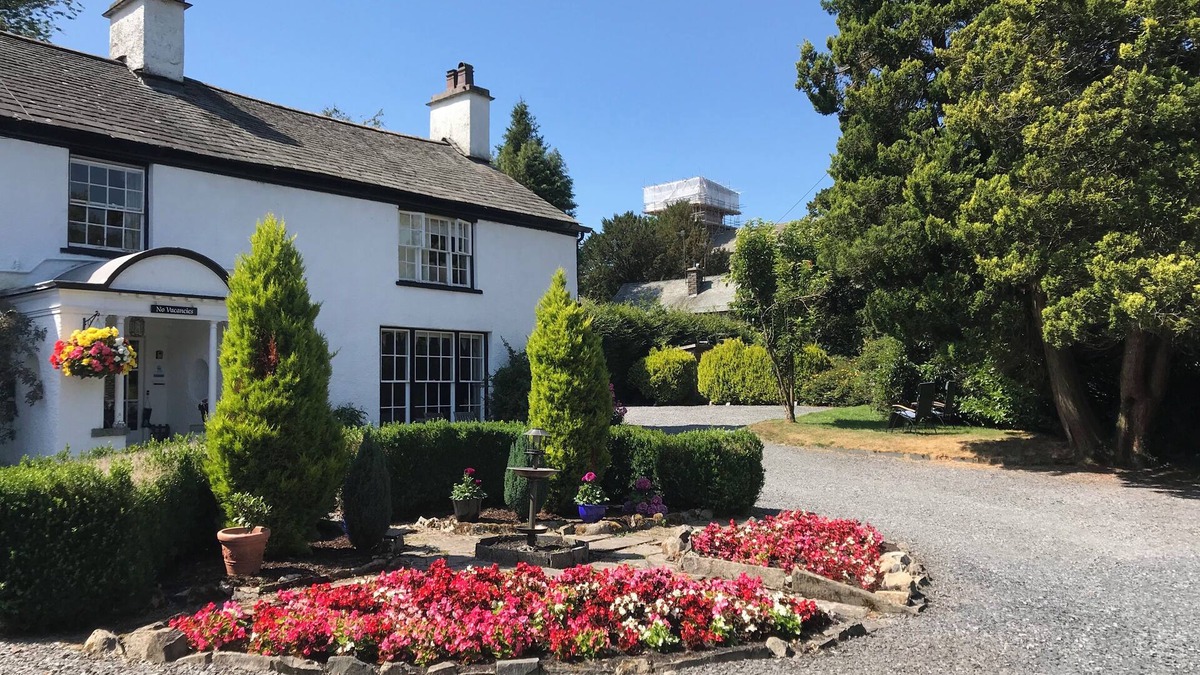 Hawkshead House | Large Lake District House in Hawkshead. Ensuite Rooms, Pets, Parking & Garden