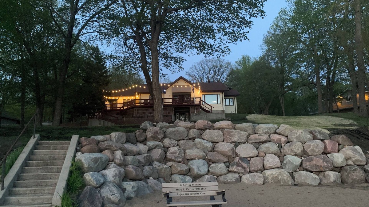 Richwood House | Large Lake House on 2.5 acres with 150 feet of shore front.
