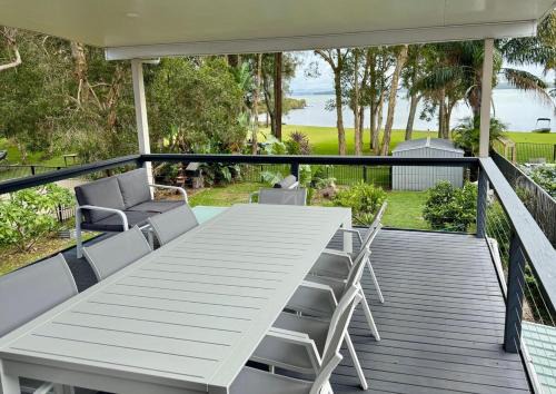 Chain Valley Bay House | Large Lake House on Lake Macquarie