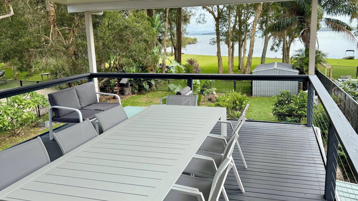 Chain Valley Bay House | Large Lakefront House on Lake Macquarie with Kayaks, Kids Toys and Dog Door