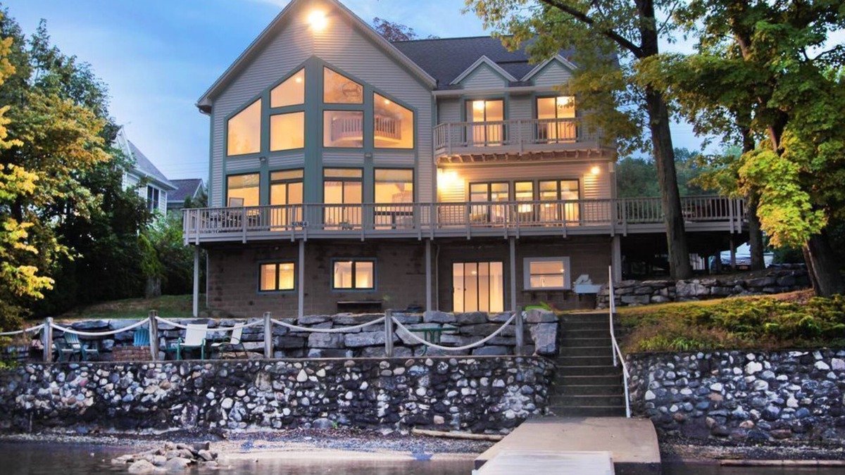Rushville House | Large Lakefront Lodge on Canandaigua Lake Sleeps 22 Guests!