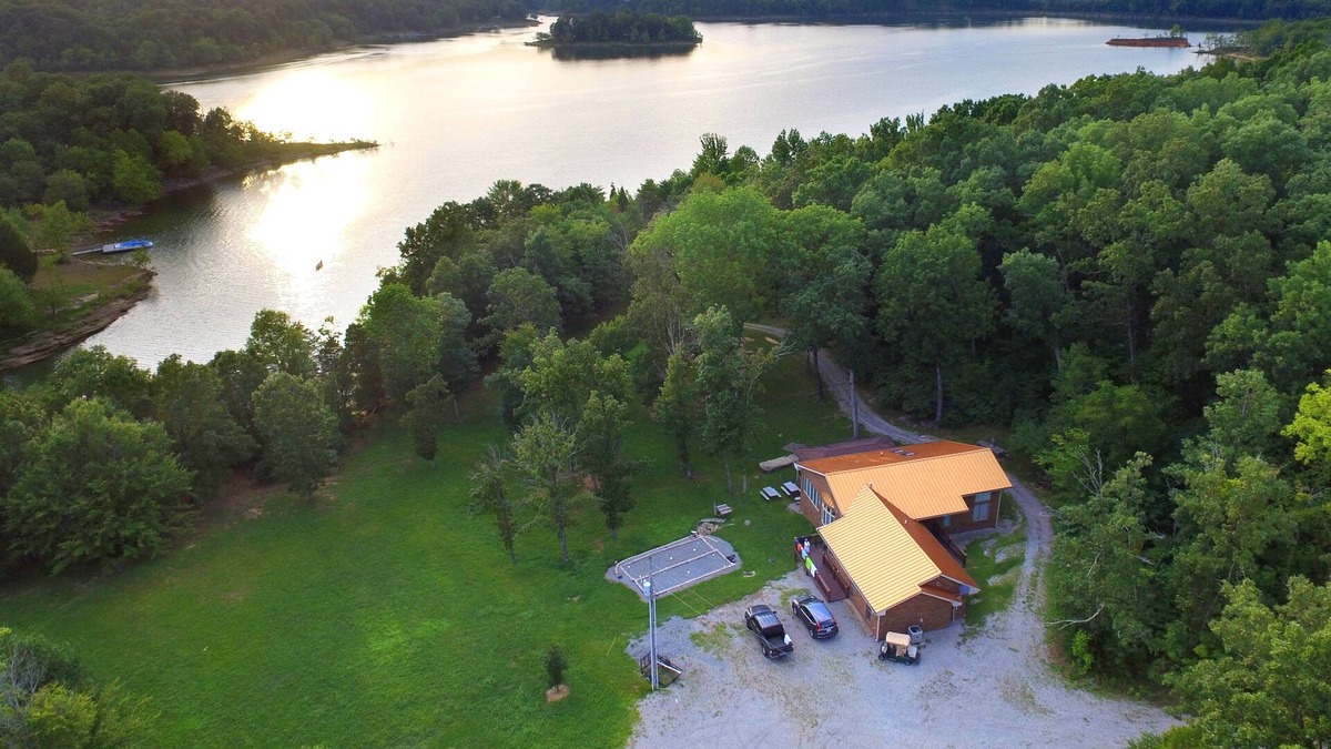 Falls of Rough House | Large Lakefront Home on Rough River Lake Sleeps 23