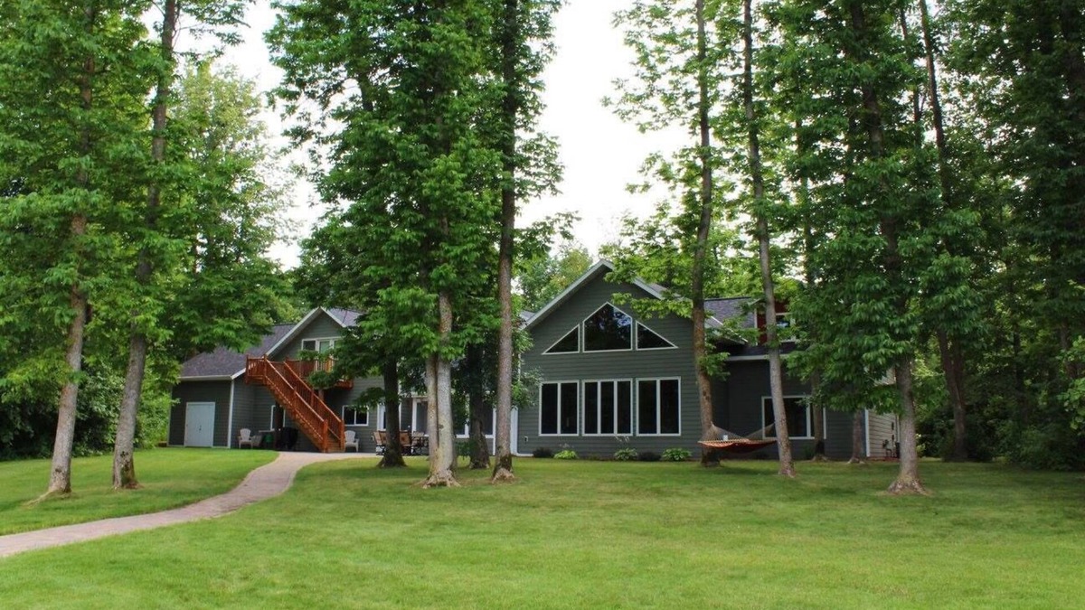 Akeley House | Large Lakehome on Secluded Howard Lake Ideal for Multi Familys
