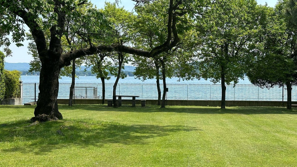 Lesa Villa | Large lakeside villa