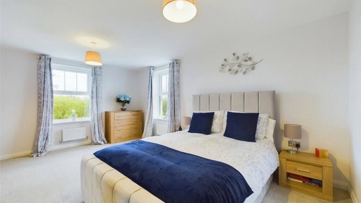Barnstaple House | Large, light and airy room with kingsize bed & lovely views of the countryside.