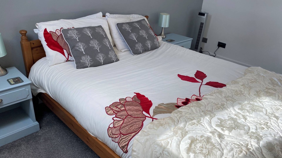 Chipping Norton Apartment | Large Loft flat 1m Chipping Norton. Great base for sightseeing/working locally