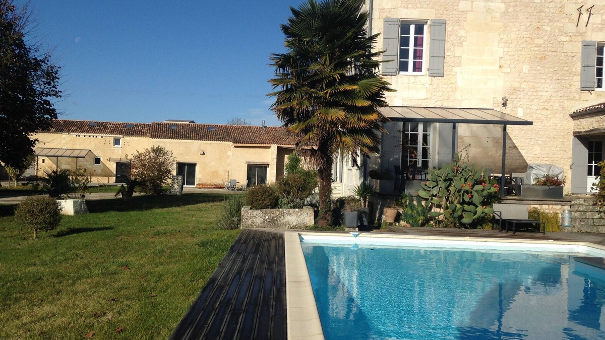 Varzay House | LARGE LOFT IN DEPENDENCY OF THE CASTLE