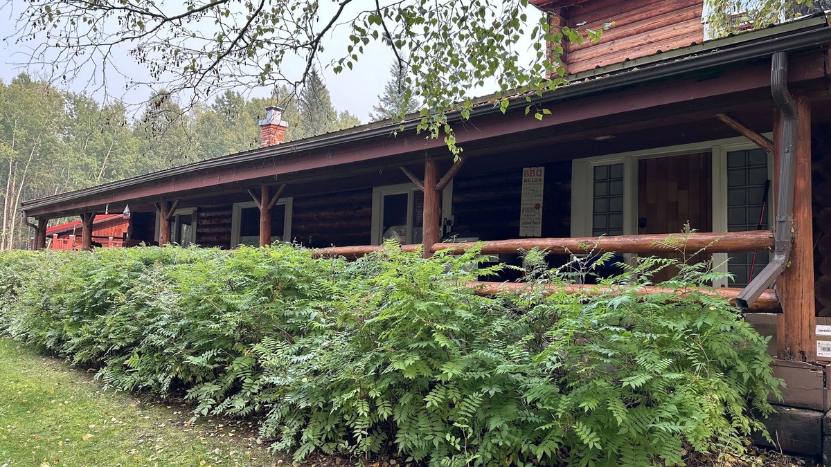 Central Alberta Ski Chalet | Large Log House with River Views