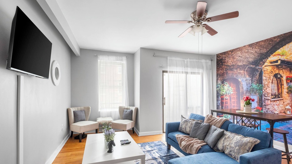 Southwest Center City Apartment | Large Lovely Apt in Prime Area