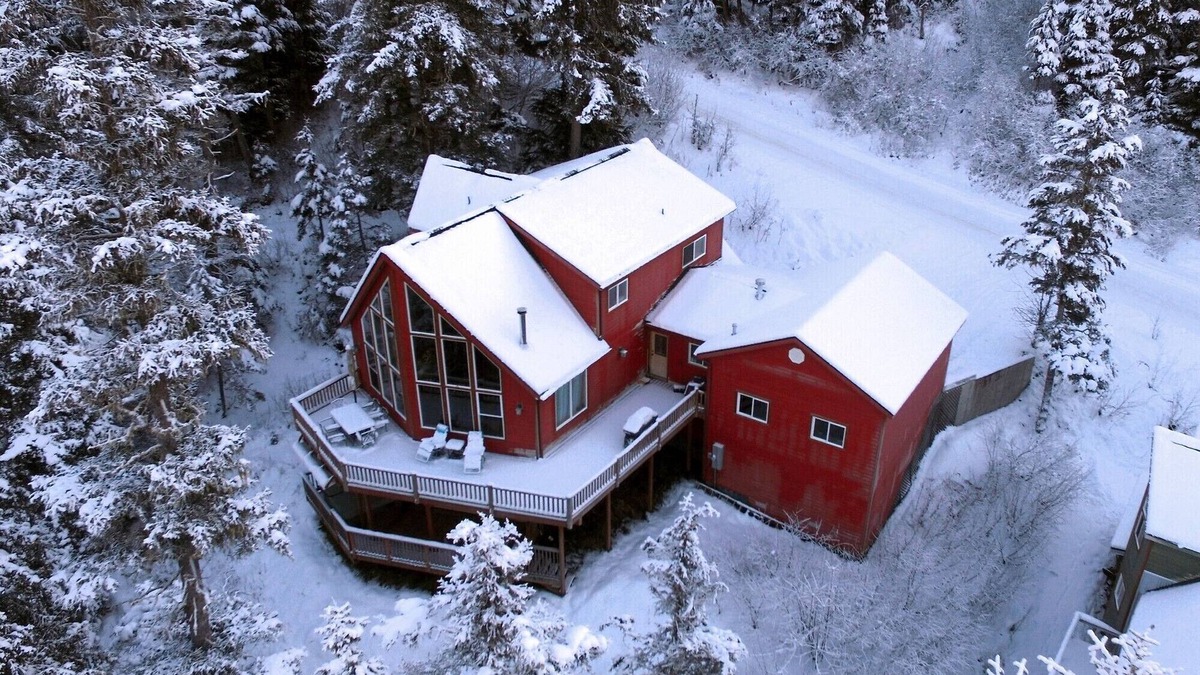 Alyeska House | Large Luxurious Girdwood Getaway with Game Room, New Hot Tub, & EV Charger