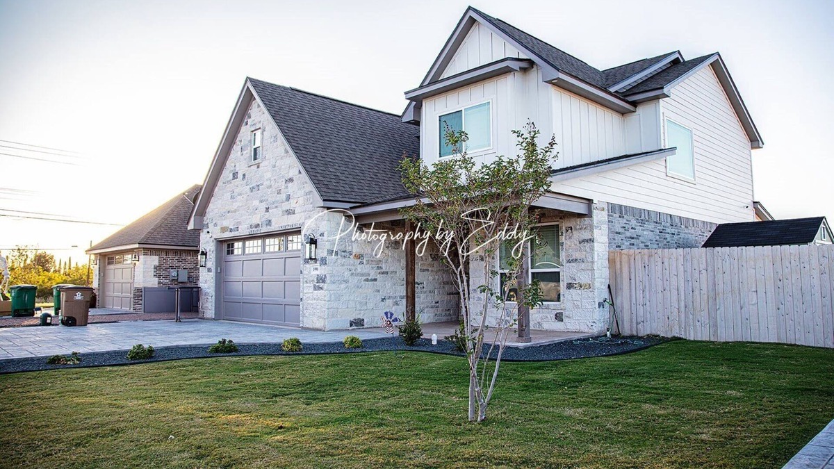 San Angelo House | Large & Luxurious in Bentwood Country Club near Lake Nasworthy. 4 bdrm/2.5 bath