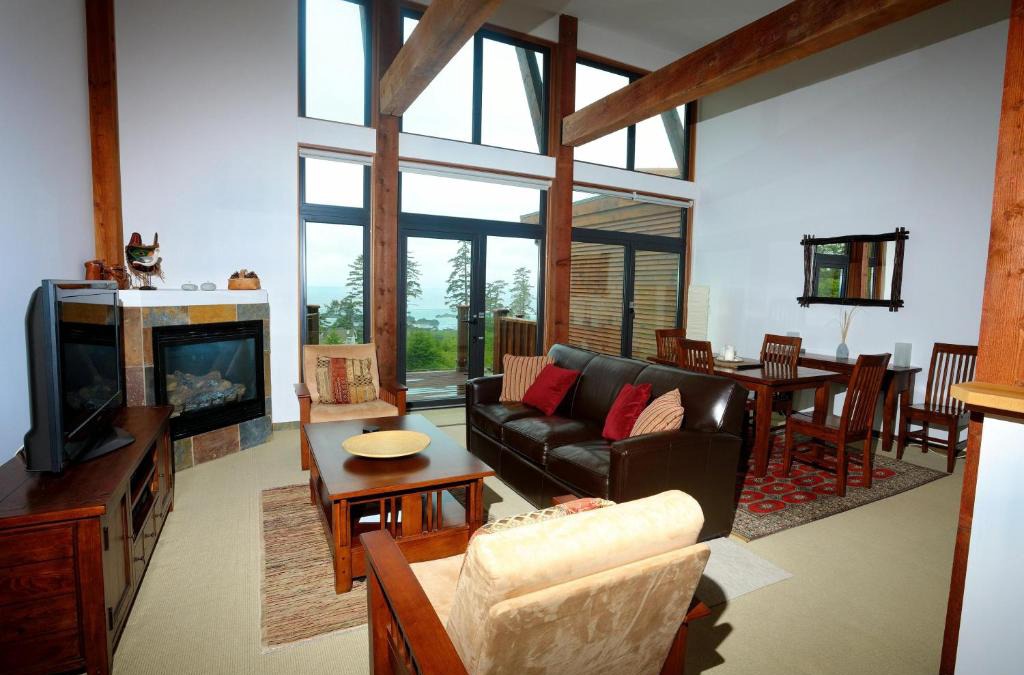 Ucluelet Apartment | Large Luxurious Oceanview Villa - Pacific Rim Retreat