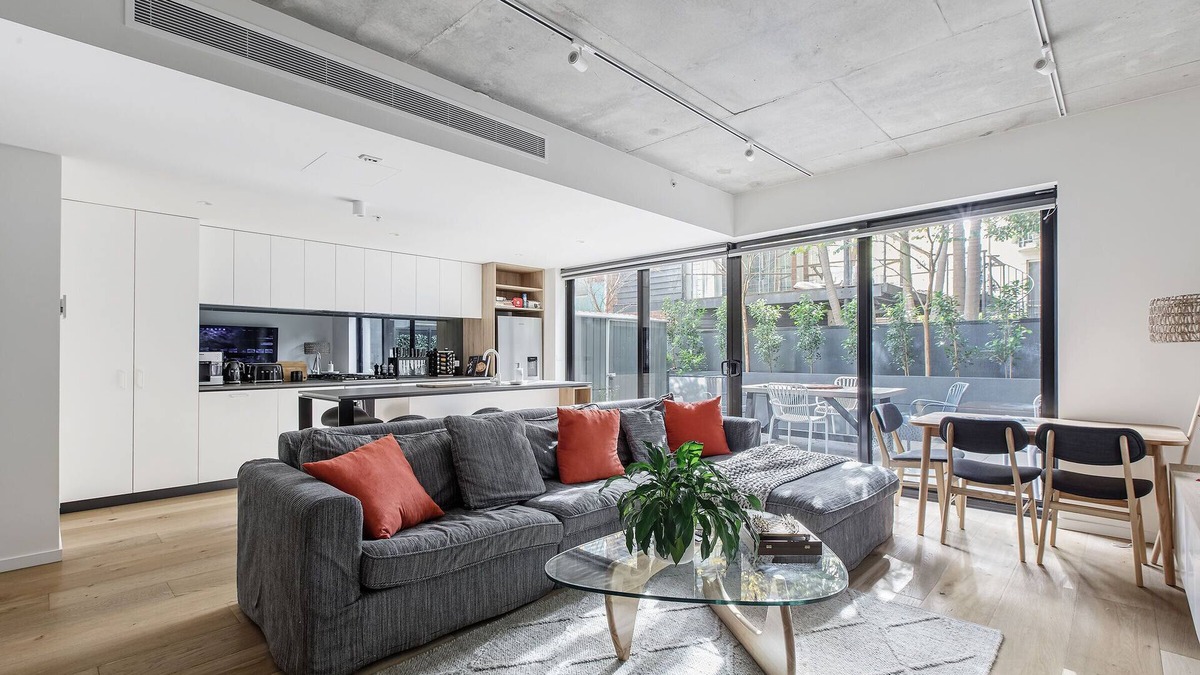 Prahran Apartment | Large Luxurious Prahran Ground Apartment. Large Courtyard!