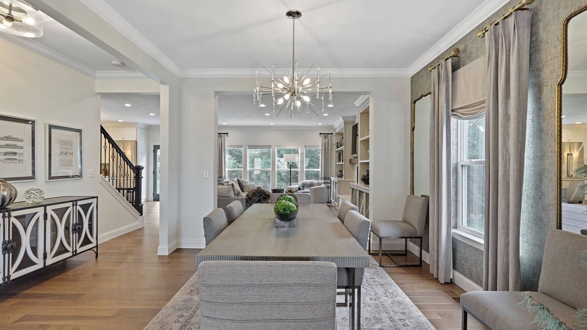 Arnold House | Large Luxury 5-bedroom house in charming St. Louis, MO with amazing bathrooms!