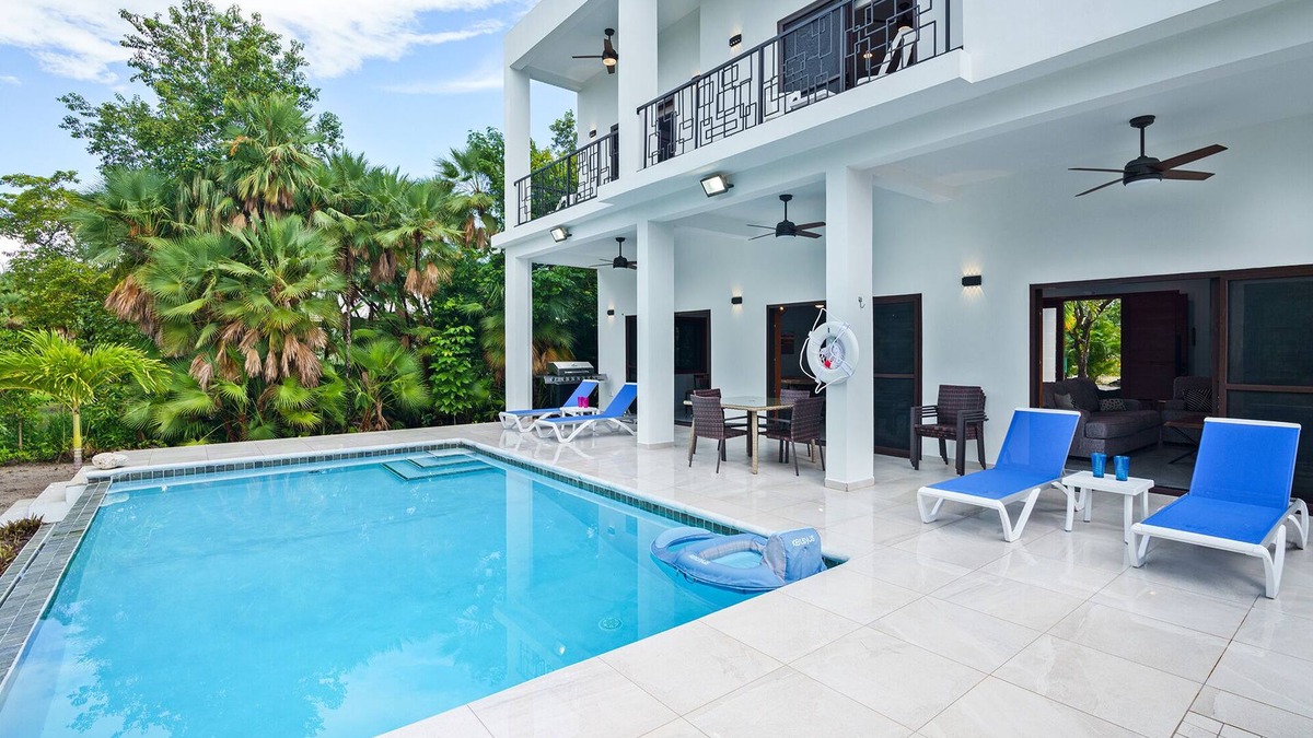 Cocoplum Villa | Large Luxury and Contemporary Villa with pool in the gated community of Naia