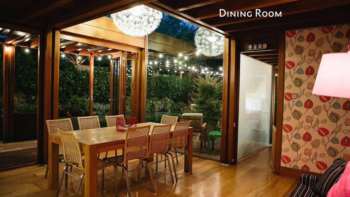 Glasnevin House | Large Luxury Architect Designed House, Sleeps 15. City 15 mins by bus.