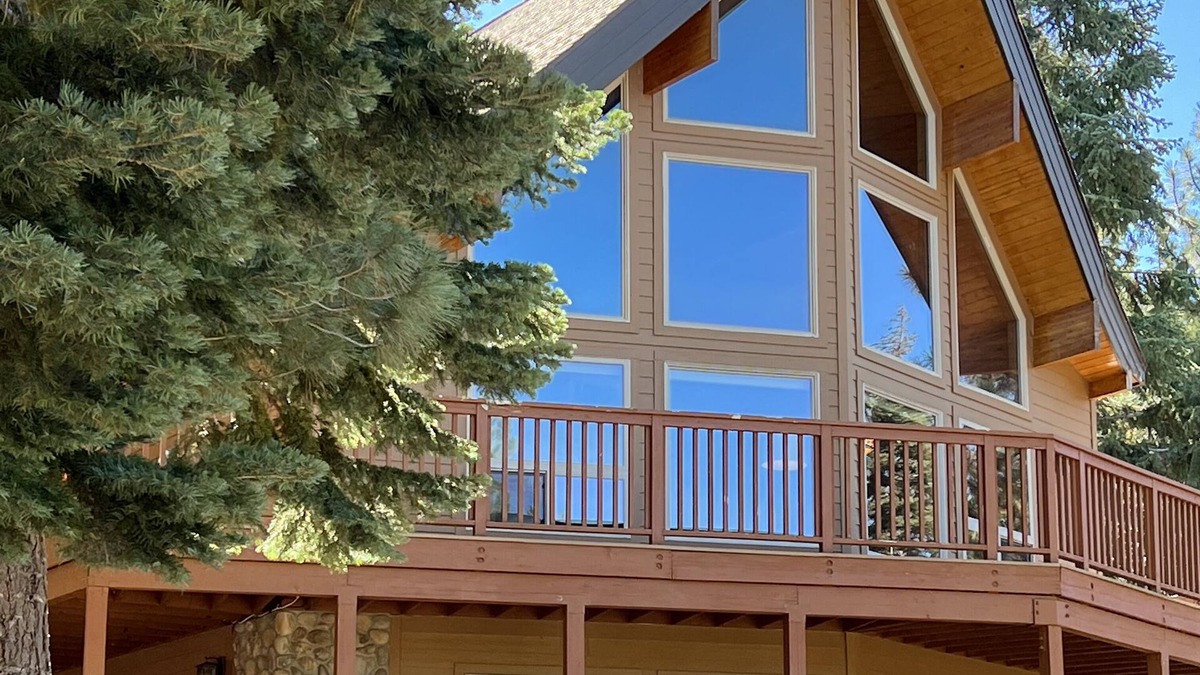 Lake Davis Ski Chalet | Large Luxury Cedar Home in the Forest at Lake Davis near golf courses - 3NightM