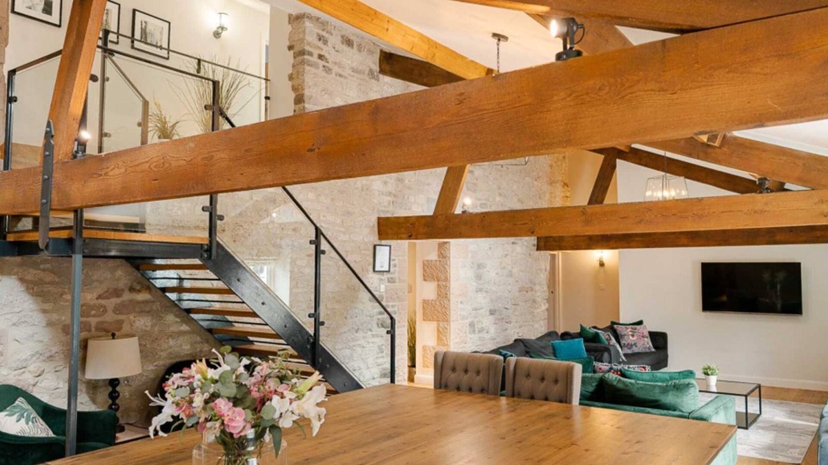 Newton Grange House | Large luxury farmhouse retreat situated in a rural hamlet, perfect for large gatherings of up to 50