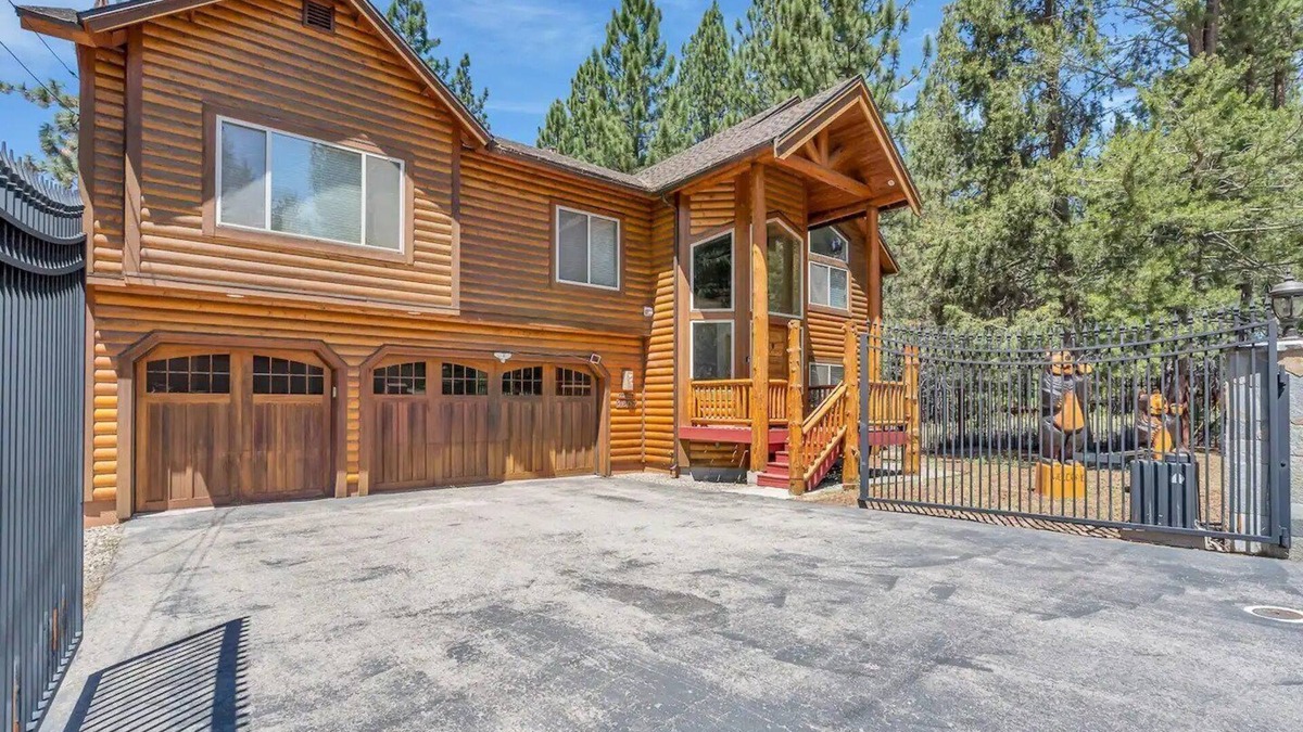 Country Club Estates House | Large Luxury Home Convenient to 3 Ski Resorts! A/C for Summer!