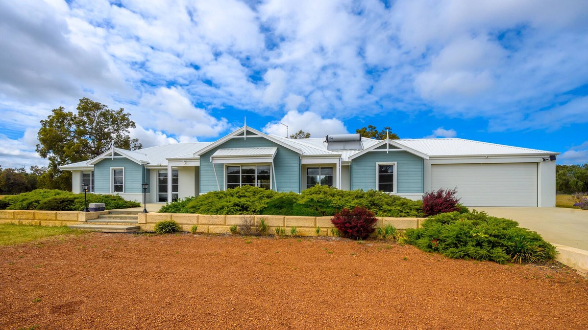 Lake Clifton House | Large luxury home in tranquility on a 100 acre land