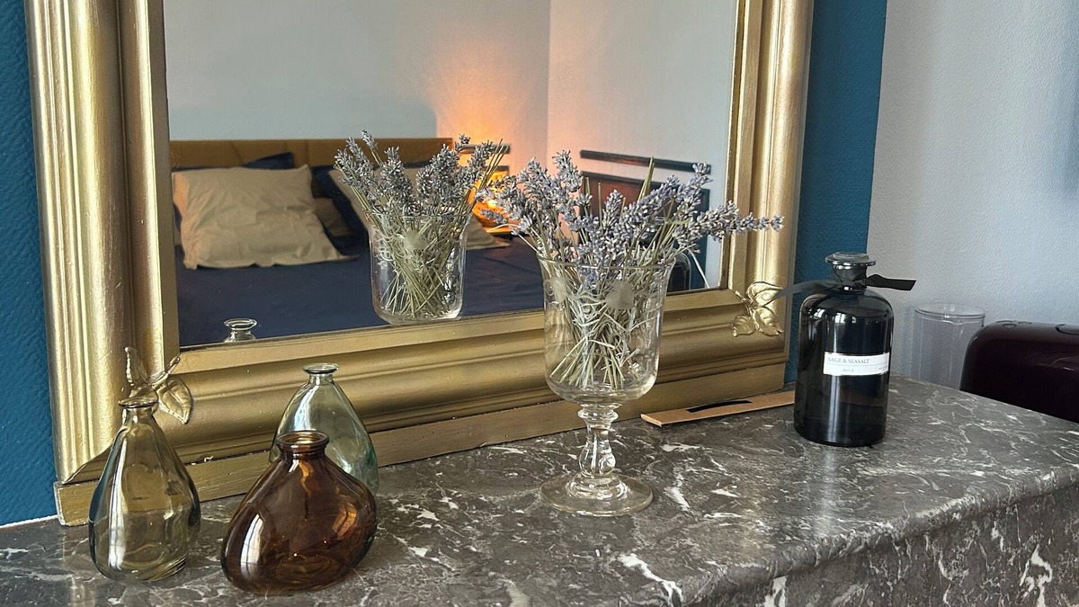 Soussans Bed & Breakfast | Large luxury room at Clos de Bigos, family-run AOC Margaux Artisan vineyard