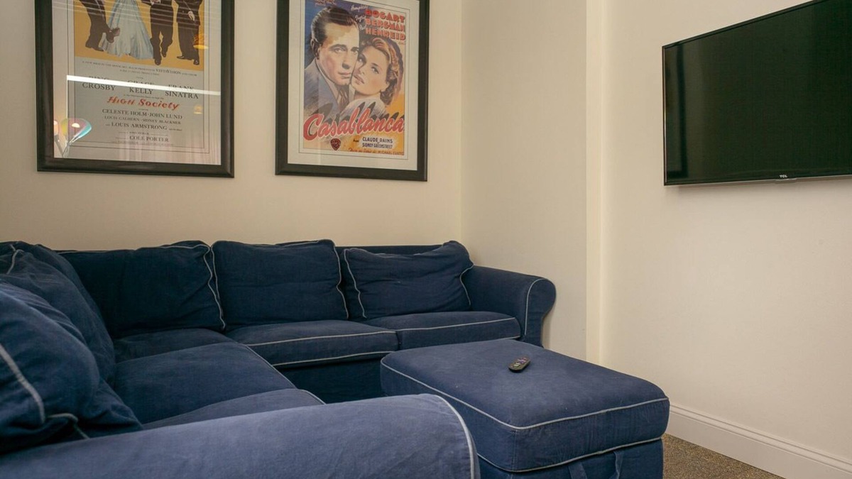 St. Johns Apartment | Large, Luxury Two Bedroom w/Health Club in a Fun Neighborhood