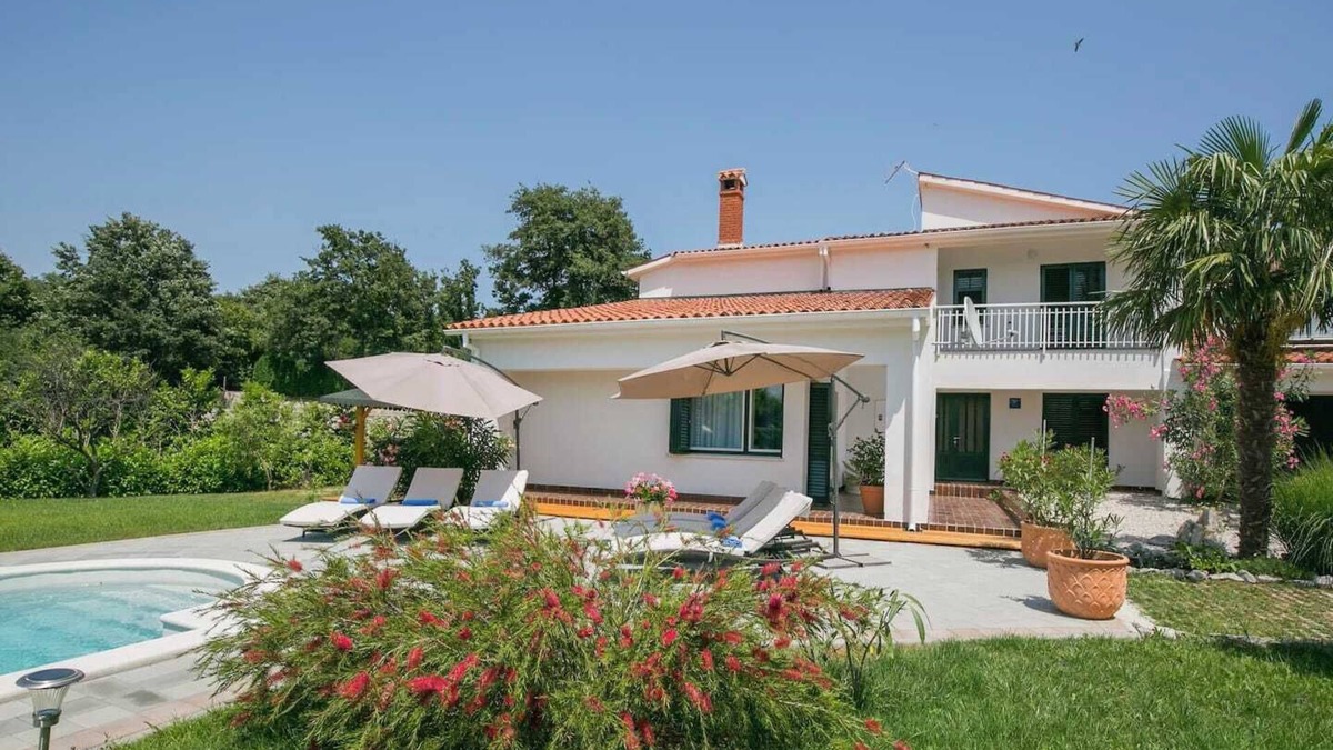 Rogocana Villa | Large luxury villa for 8 people with pool and close to the sea