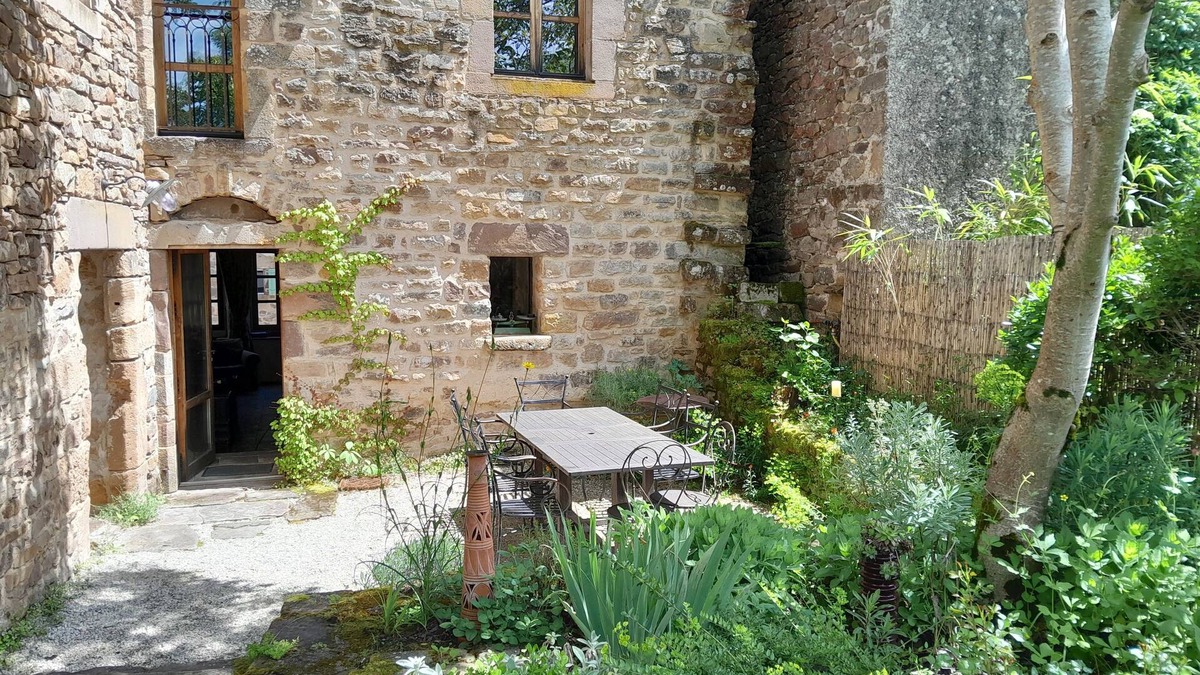 Aiguelèze House | Large medieval village house, pets welcome, private pool.