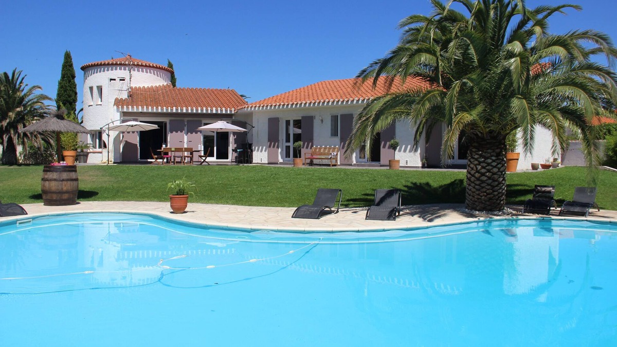 Pollestres Villa | Large Mediterranean Villa Private swimming pool Air-conditioned rooms for 10 people 4*.