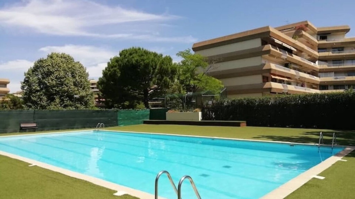 Estanove Apartment | Large, modern, air-conditioned T2
