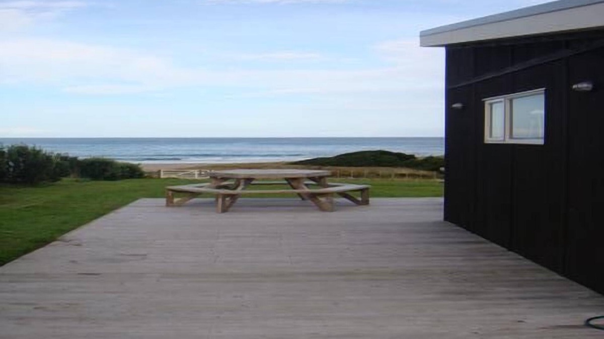 Porangahau House | Large Modern Beach Front House