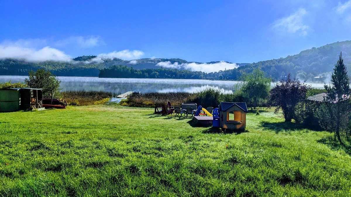 Val-des-Bois Ski Chalet | Large Modern Cottage, by the Lac, Well Equipped, High Speed Internet