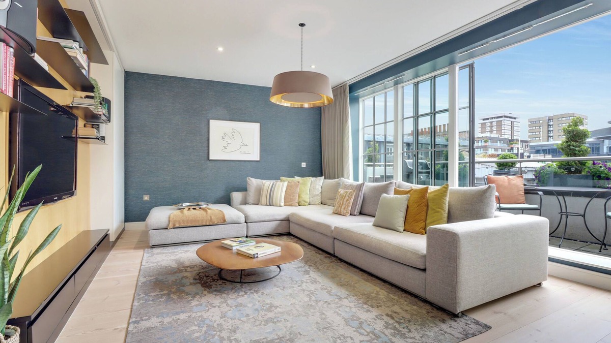 Soho Apartment | Large Modern Designer Soho Flat with 24 Hour Concierge and Terrace