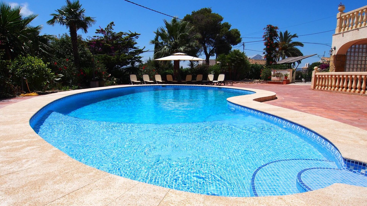 El Tosalet Villa | Large modern family villa, heated pool and lovely gardens in a great location.