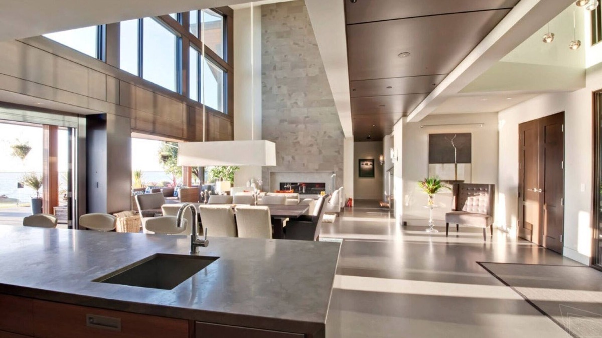 Metro Vancouver Regional District House | Large modern Luxury Oceanfront house, directly on the beach