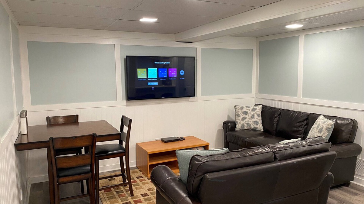 Prince George House | Large Modern pet Friendly Suite With Central A/C