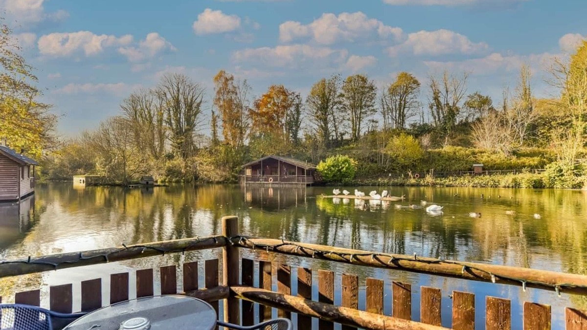 Caerwys Ski Chalet | Large modern studio lodge with one double.
