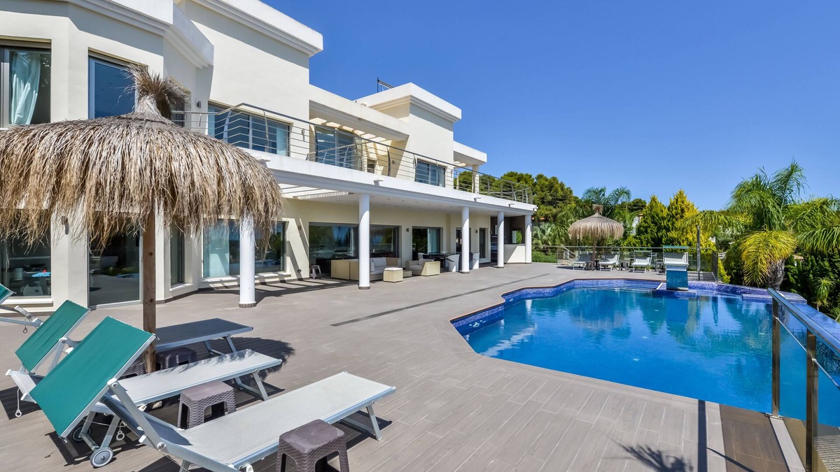 Urbanitzacio la Fustera Villa | Large modern villa with indoor and outdoor pool sauna and bar.