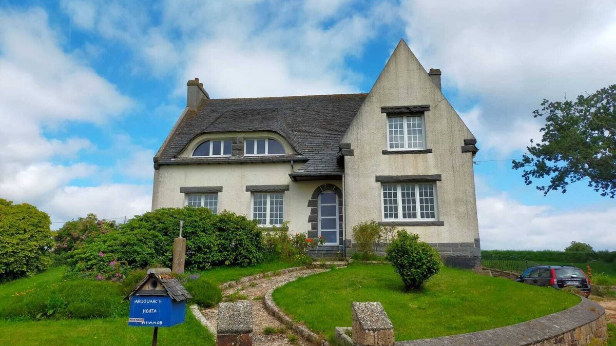 Plouzevede House | Large neo-Breton house to discover