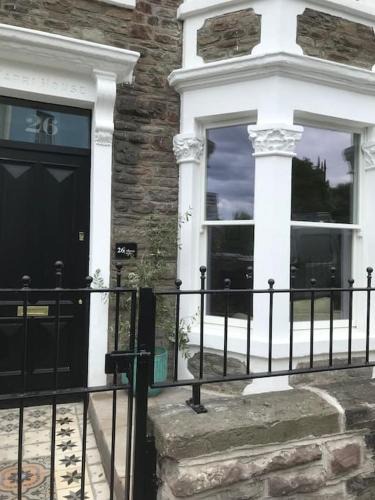 Southville House | Large newly refurbished house close to harbour