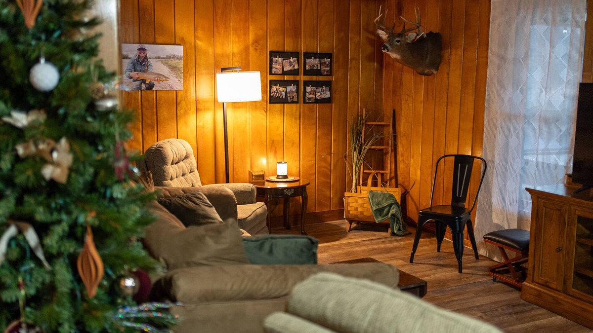 Girard Cabin | Large newly remodeled 5 bedroom house close to all Lake Erie Attractions!