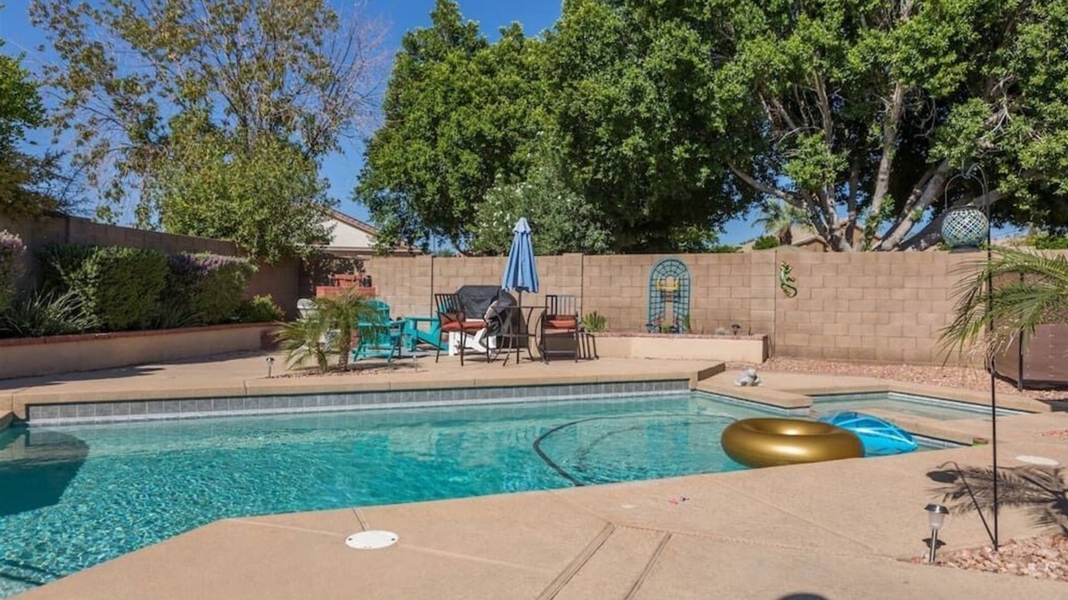 Avondale House | Large oasis, pool heater, spa, putting green