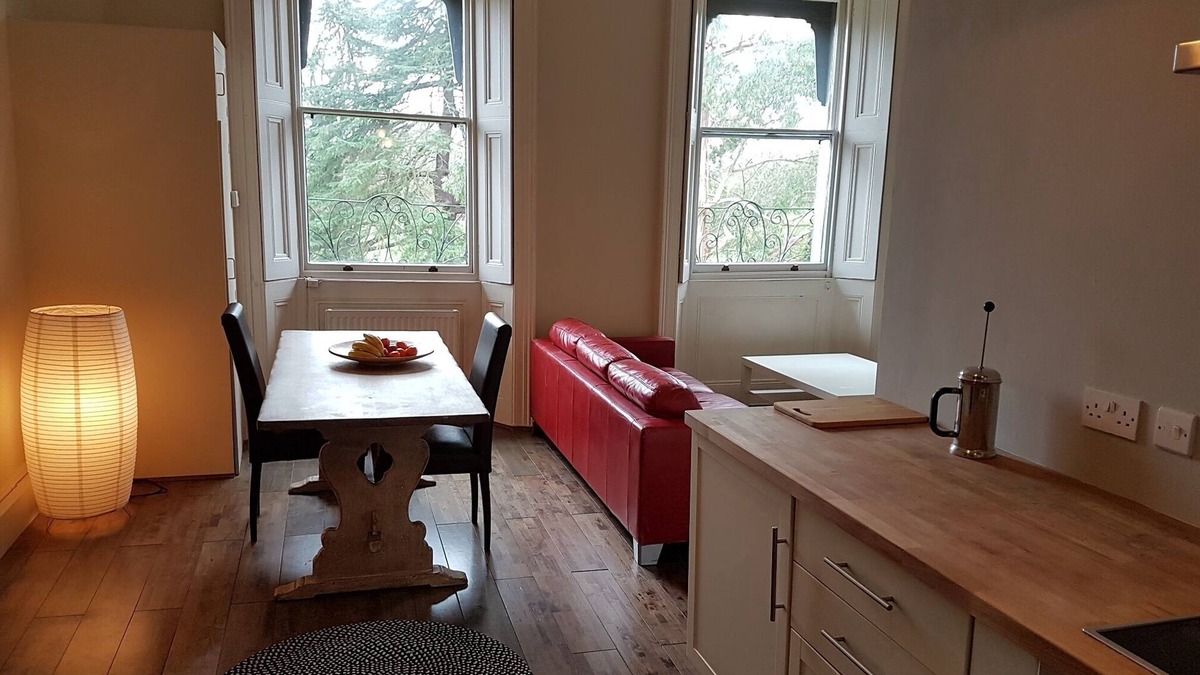 Wraysbury Apartment | Large one bed flat with views